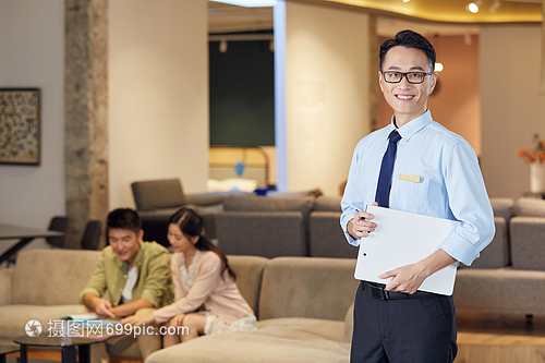 專業形象，信任之基——論家具店銷售人員的形象塑造與銷售藝術